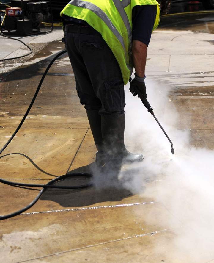 Lavage désinfection sol Le Lude