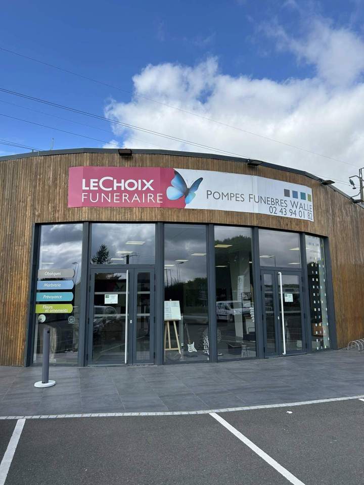 Nettoyage complet façade commerce Le Lude